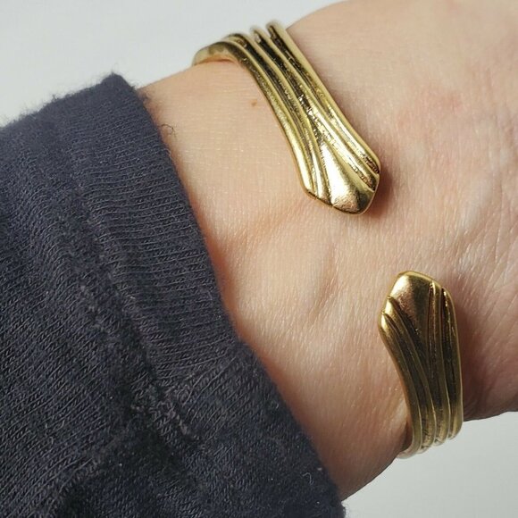 Stella & Dot Women's Cuff Bracelet Adjustable Gold Toned - Picture 3 of 5